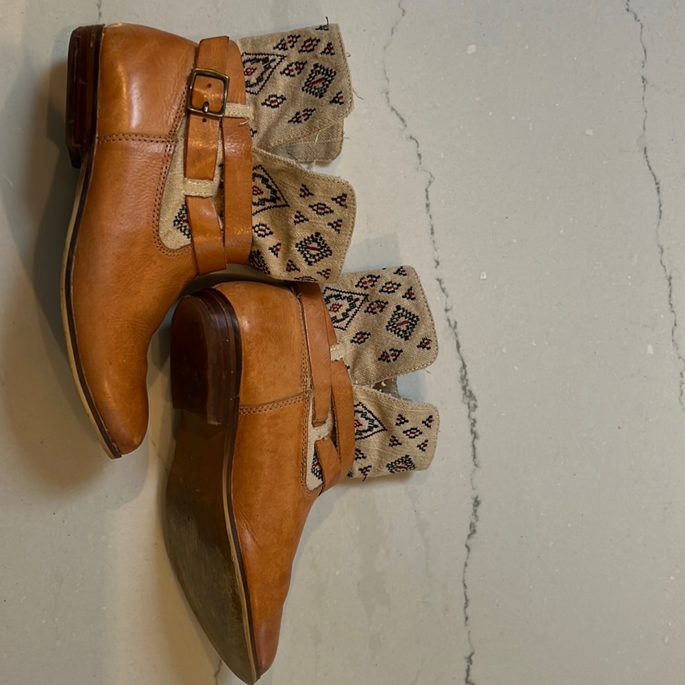 Anthropologie Látigo Women’s Leather Santa Fe boots.